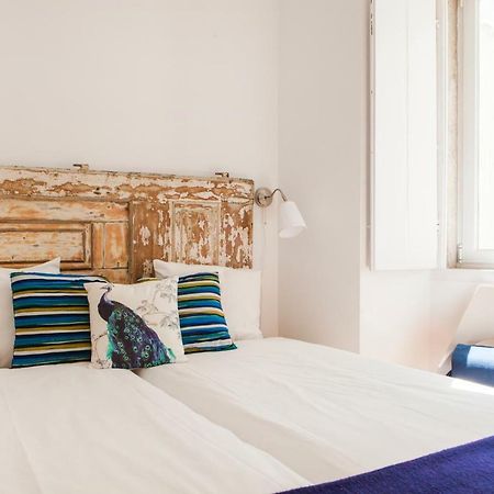 Cozy 1St Floor Flat Central Chiado District With Balconies And Ac 19Th Century Building Lissabon Buitenkant foto