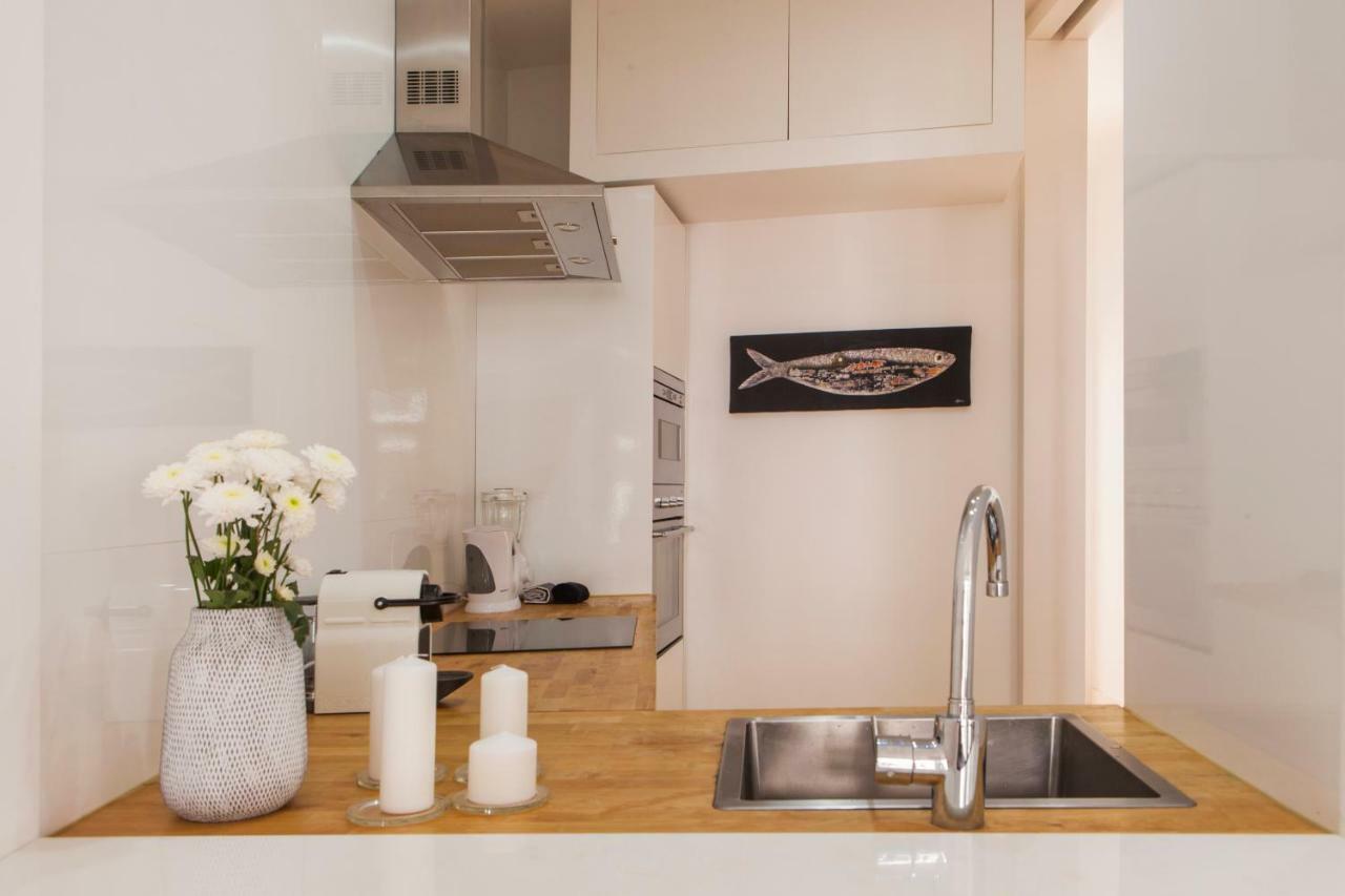 Cozy 1St Floor Flat Central Chiado District With Balconies And Ac 19Th Century Building Lissabon Buitenkant foto