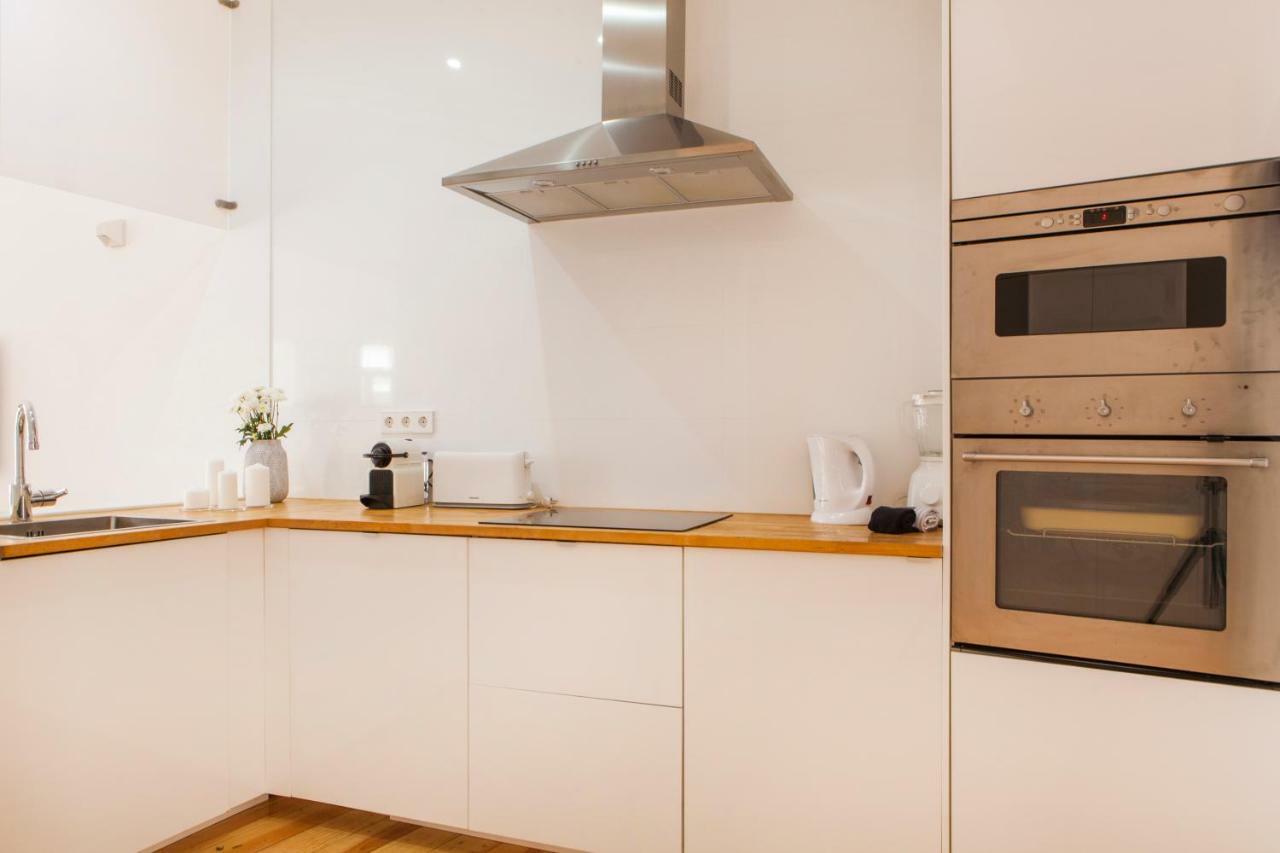 Cozy 1St Floor Flat Central Chiado District With Balconies And Ac 19Th Century Building Lissabon Buitenkant foto