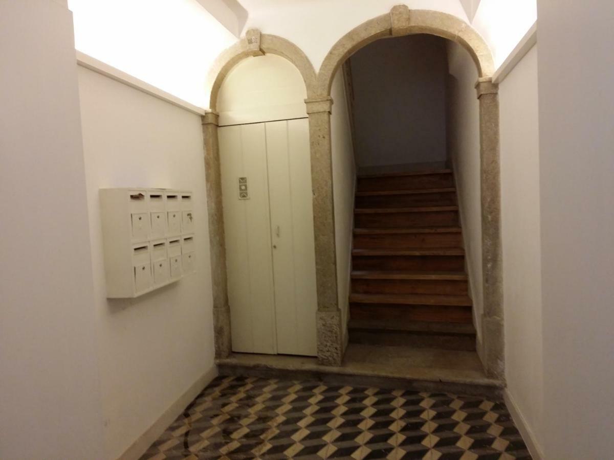Cozy 1St Floor Flat Central Chiado District With Balconies And Ac 19Th Century Building Lissabon Buitenkant foto