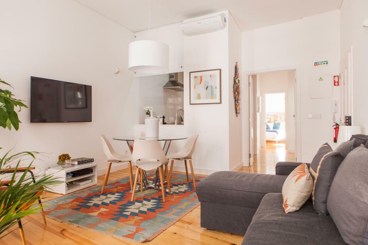 Cozy 1St Floor Flat Central Chiado District With Balconies And Ac 19Th Century Building Lissabon Buitenkant foto
