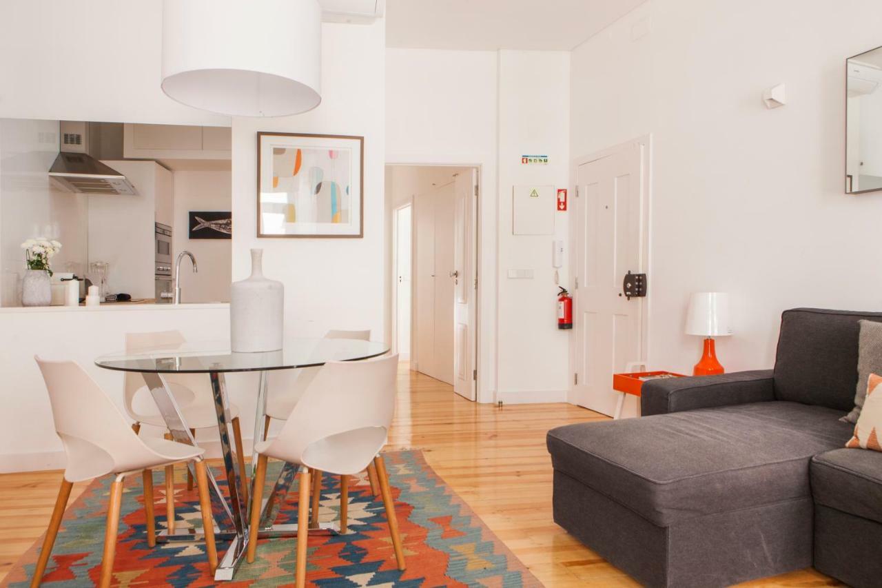 Cozy 1St Floor Flat Central Chiado District With Balconies And Ac 19Th Century Building Lissabon Buitenkant foto