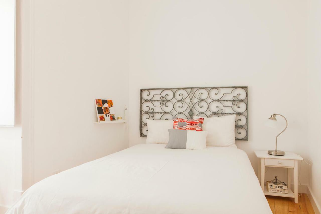 Cozy 1St Floor Flat Central Chiado District With Balconies And Ac 19Th Century Building Lissabon Buitenkant foto