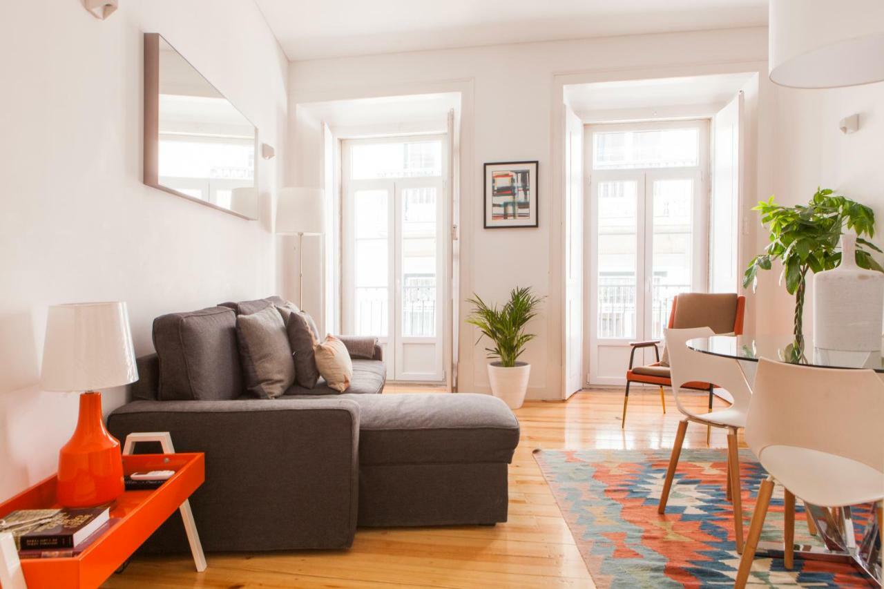Cozy 1St Floor Flat Central Chiado District With Balconies And Ac 19Th Century Building Lissabon Buitenkant foto