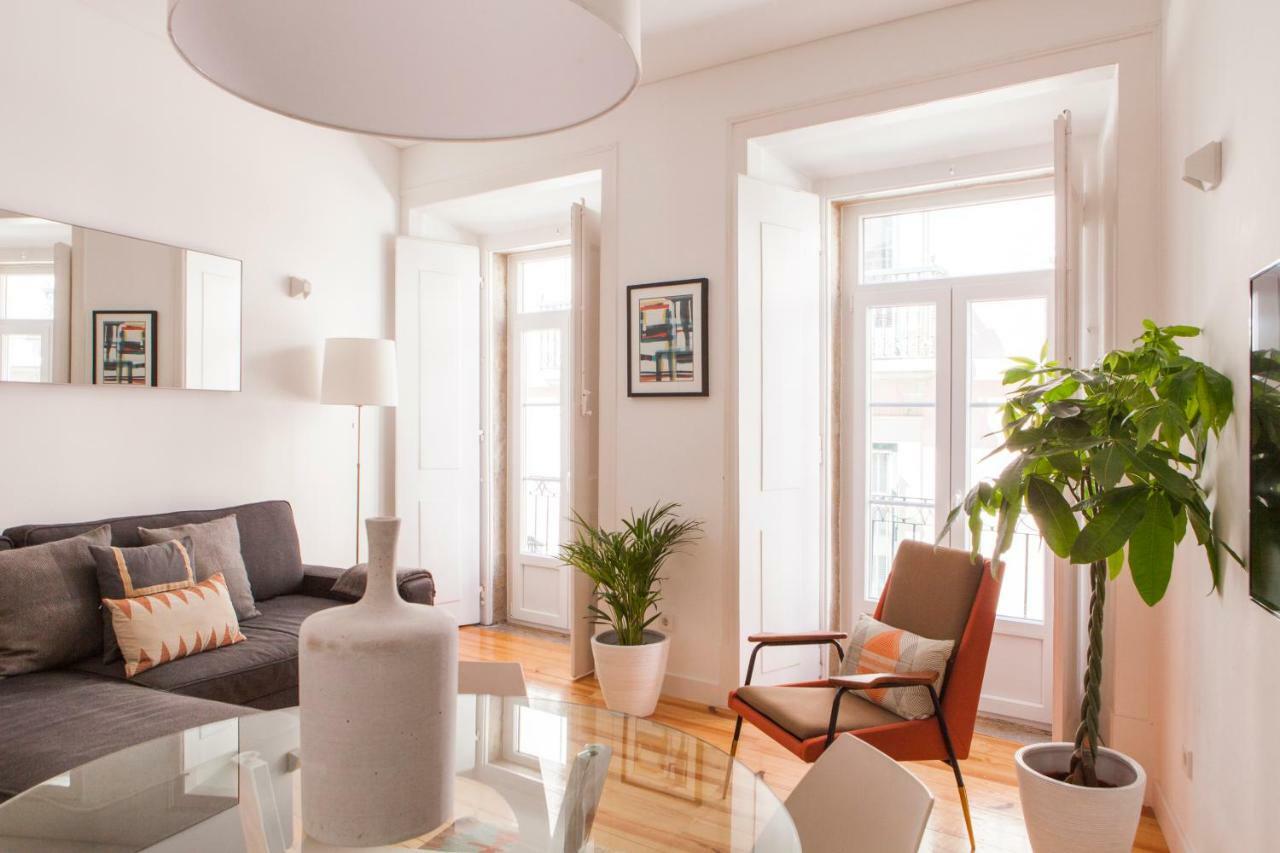 Cozy 1St Floor Flat Central Chiado District With Balconies And Ac 19Th Century Building Lissabon Buitenkant foto