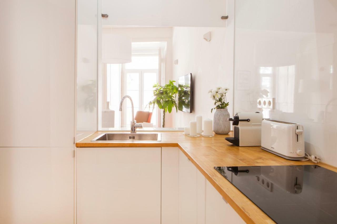 Cozy 1St Floor Flat Central Chiado District With Balconies And Ac 19Th Century Building Lissabon Buitenkant foto