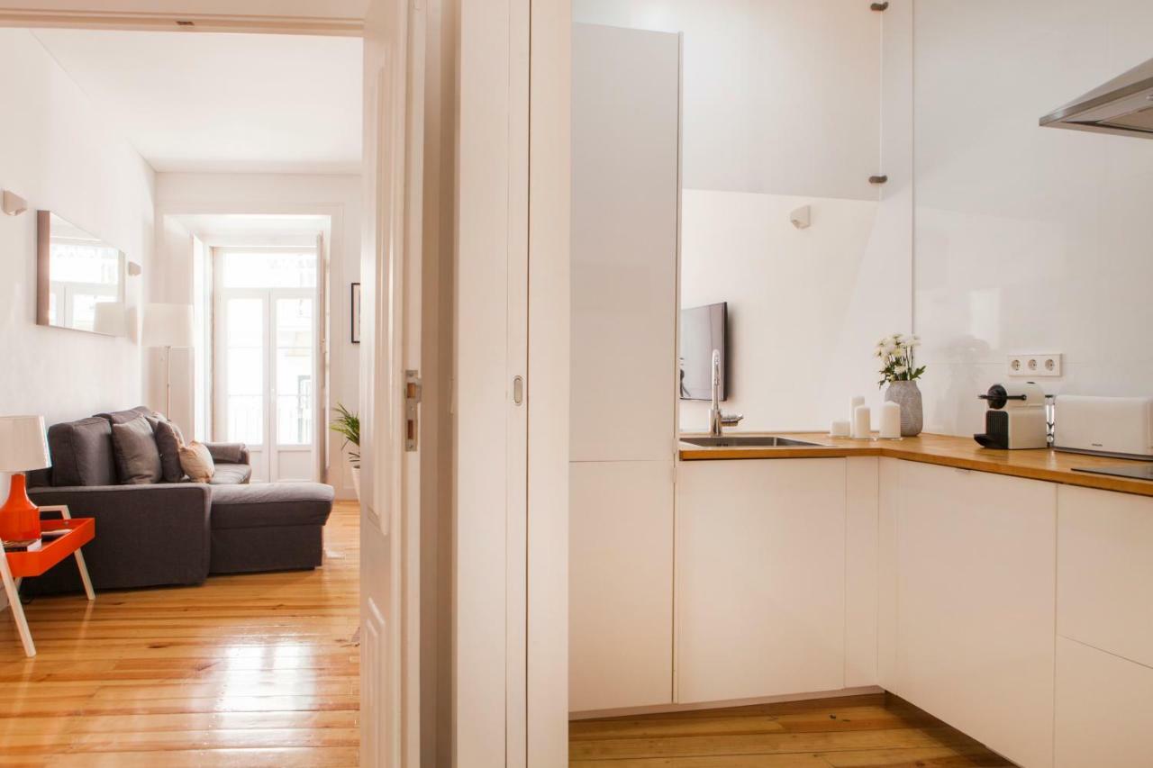 Cozy 1St Floor Flat Central Chiado District With Balconies And Ac 19Th Century Building Lissabon Buitenkant foto