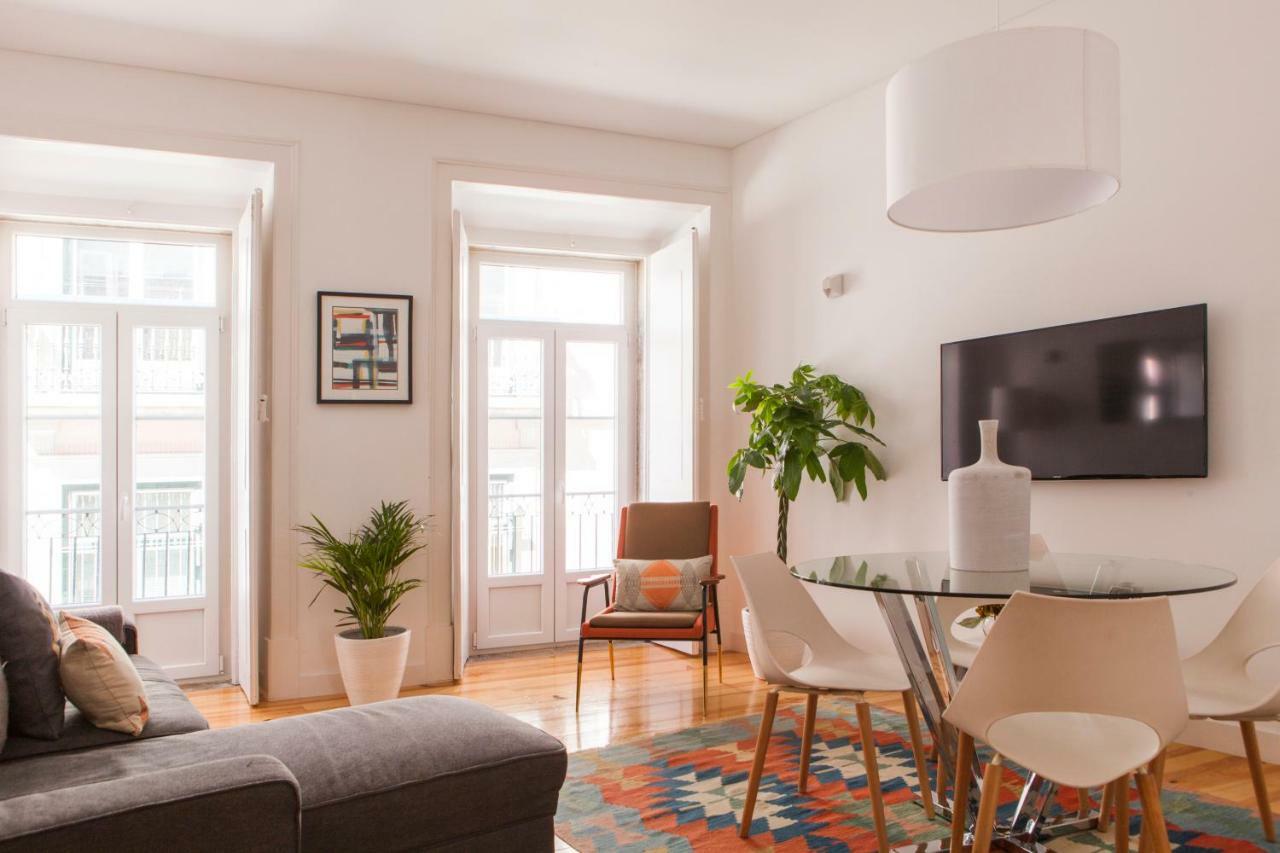 Cozy 1St Floor Flat Central Chiado District With Balconies And Ac 19Th Century Building Lissabon Buitenkant foto